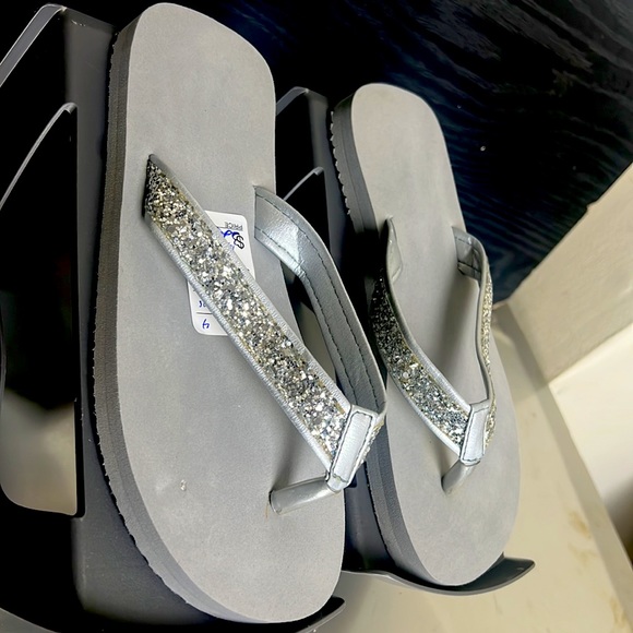 Gray Glitter Flip Flops Sz 6M - Picture 3 of 14